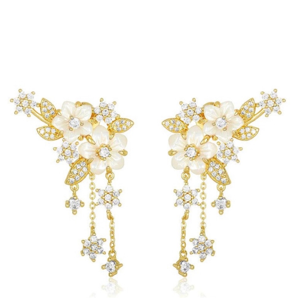 Melinda Maria Starry floral earrings ✨